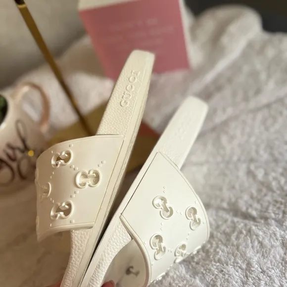 GUCCI White Rubber GG LogoPursuit Slides Sandal