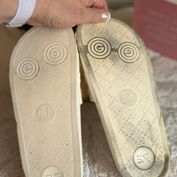GUCCI White Rubber GG LogoPursuit Slides Sandal