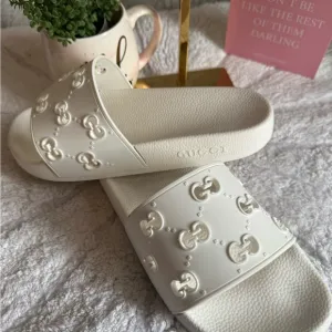 GUCCI White Rubber GG LogoPursuit Slides Sandal