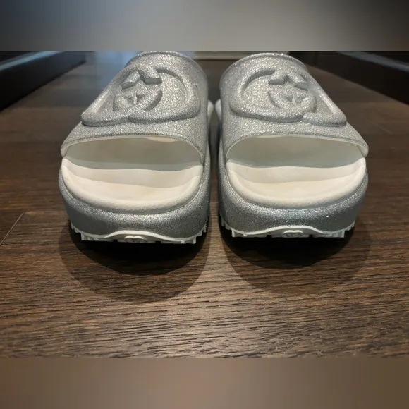 Gucci women’s Miami rubber platform slides, glitter silver, size 39