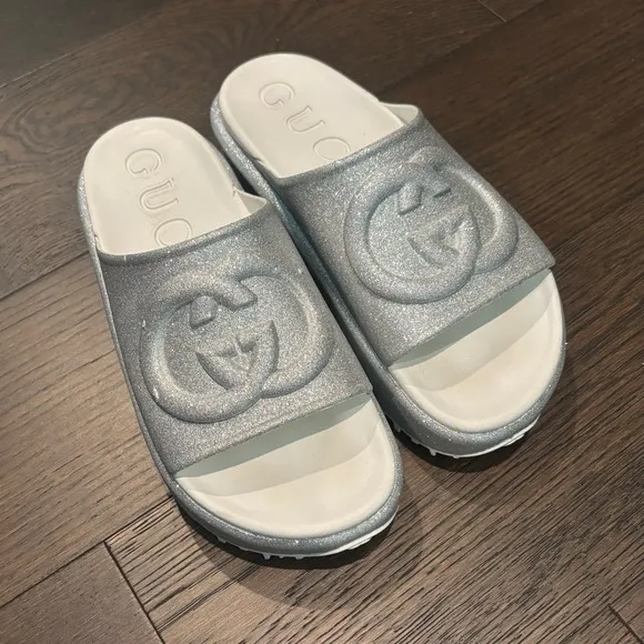 Gucci women’s Miami rubber platform slides, glitter silver, size 39
