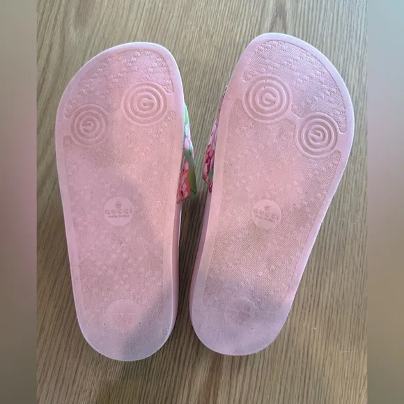 GUCCI x Ken Scott Rubber Slides