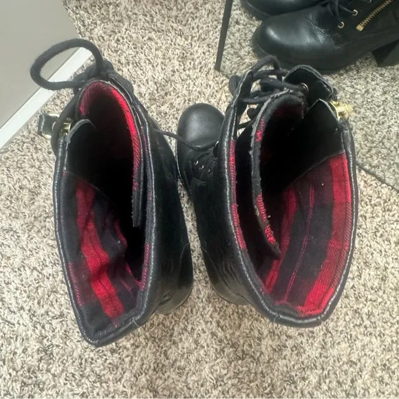 Guess Black Quilted Heeled Combat Boots SZ 8.5