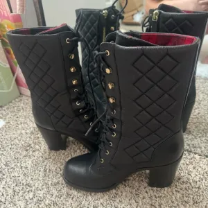 Guess Black Quilted Heeled Combat Boots SZ 8.5