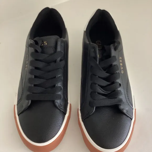 Guess Men's Lace Up Low Top Fashion Black Leather Sneakers US 7.5 EUR 40 NWOT
