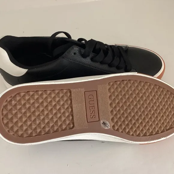 Guess Men's Lace Up Low Top Fashion Black Leather Sneakers US 7.5 EUR 40 NWOT