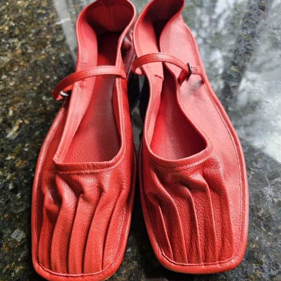 HEREU Pleated-Toe Mary Jane Flats Sz EU40/US9.5