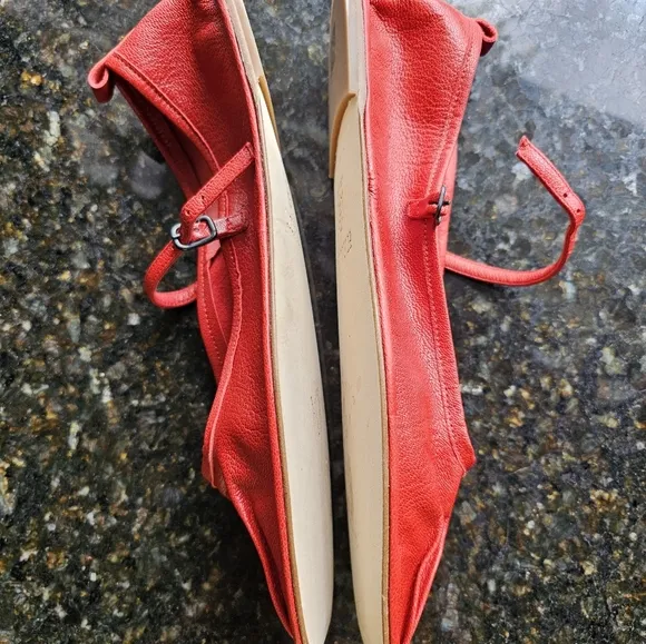 HEREU Pleated-Toe Mary Jane Flats Sz EU40/US9.5
