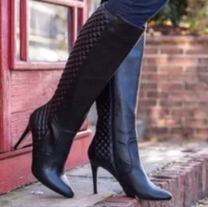 ❤️HP❤️BCBG Beasly Quilted Faux Leather Boots❤️