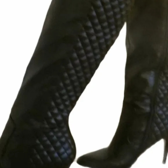 ❤️HP❤️BCBG Beasly Quilted Faux Leather Boots❤️