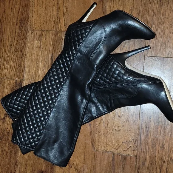 ❤️HP❤️BCBG Beasly Quilted Faux Leather Boots❤️