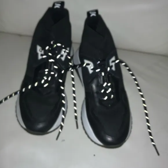 Hugo Boss atom HighTop Fashion Sneakers. Barely worn condition. Sz. 7. EU. 40