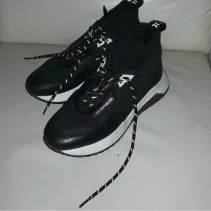 Hugo Boss atom HighTop Fashion Sneakers. Barely worn condition. Sz. 7. EU. 40