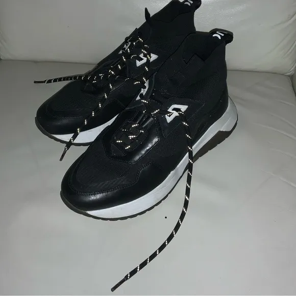Hugo Boss atom HighTop Fashion Sneakers. Barely worn condition. Sz. 7. EU. 40
