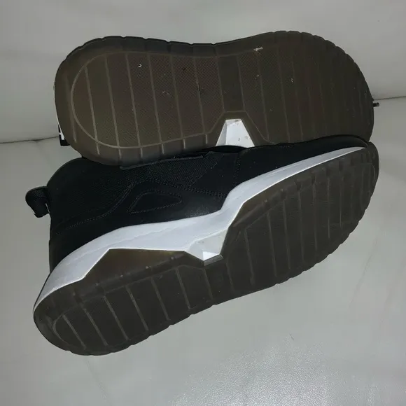 Hugo Boss atom HighTop Fashion Sneakers. Barely worn condition. Sz. 7. EU. 40