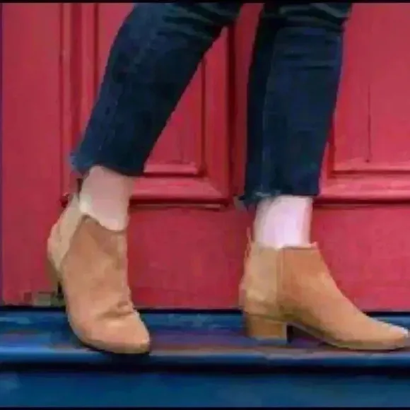 Jack Rogers Bailee Tan Suede Wood Heeled Classic Casual Zip Up Ankle Booties