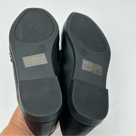 JOURNEE COLLECTION Women's Mizza Slip-On Loafers in black size 5.5 Wide Width