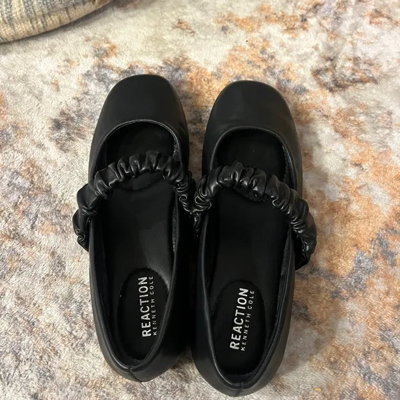 Kenneth Cole Elema Ruched Strap Ballet Flat Black Size 7