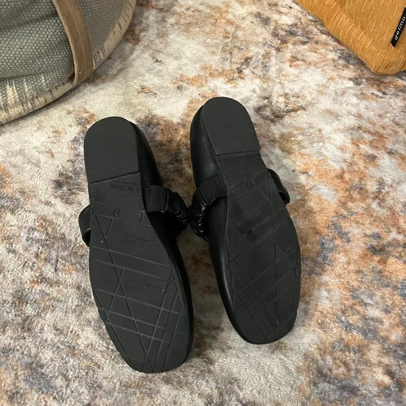 Kenneth Cole Elema Ruched Strap Ballet Flat Black Size 7