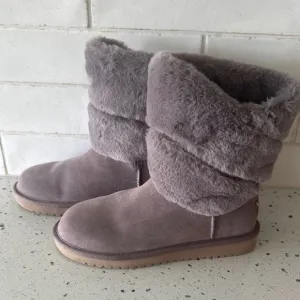 Koolaburra by UGG Dezi Cinder Suede Faux Fur Mid Calf Boots Women's Size 6 EUC