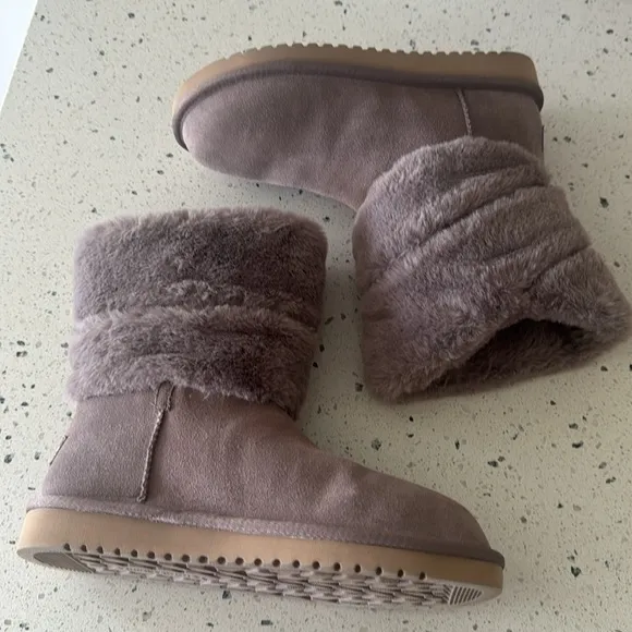 Koolaburra by UGG Dezi Cinder Suede Faux Fur Mid Calf Boots Women's Size 6 EUC