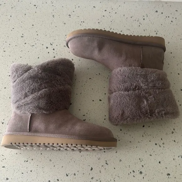 Koolaburra by UGG Dezi Cinder Suede Faux Fur Mid Calf Boots Women's Size 6 EUC