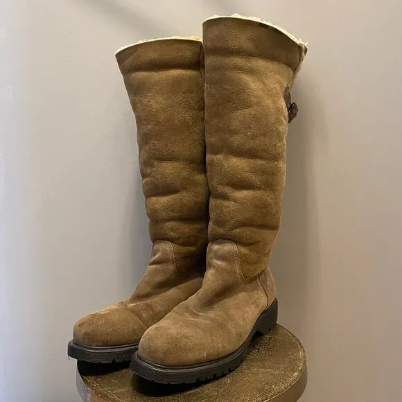 La Canadienne 10 Shearling Suede Boots | Vintage Pull-On, Buckle Detail, EUC
