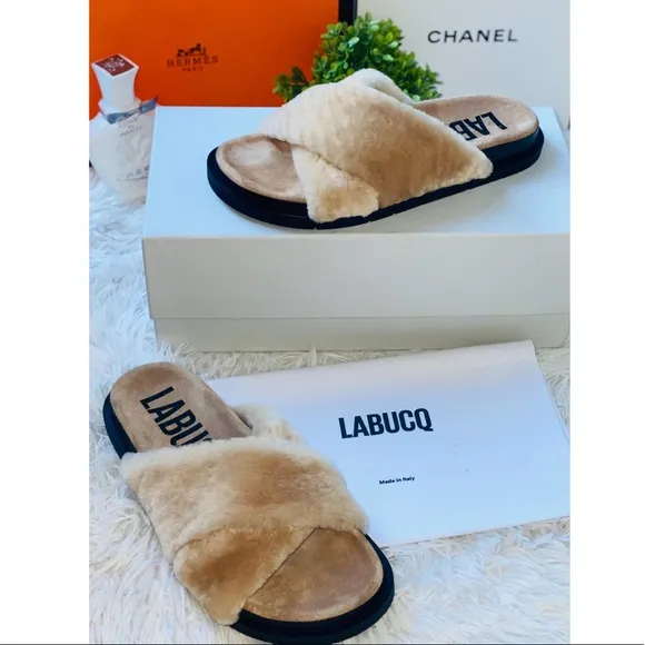 LABUCQ Italy | Mo Camel Shearling Slides