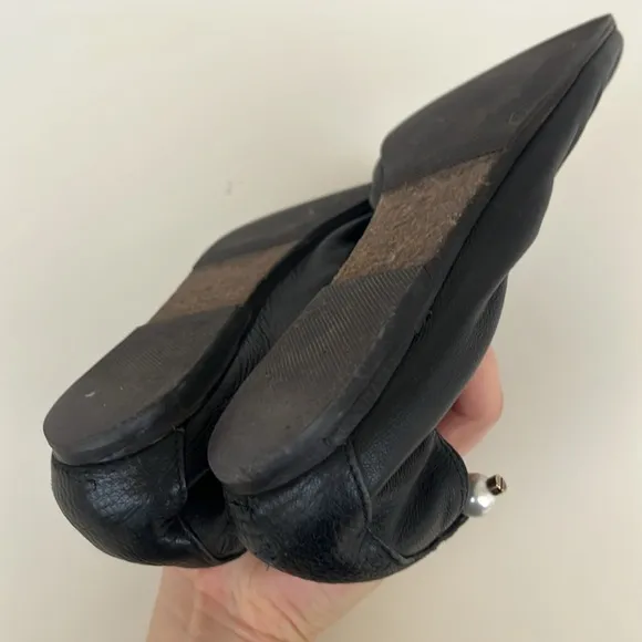 Lanvin Black Leather Ballerina Flats with Pearl Ankle Strap in Size 36 37