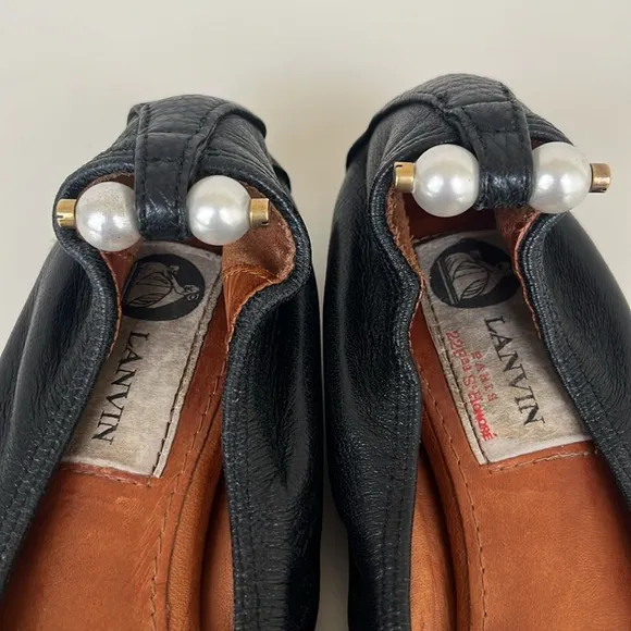 Lanvin Black Leather Ballerina Flats with Pearl Ankle Strap in Size 36 37