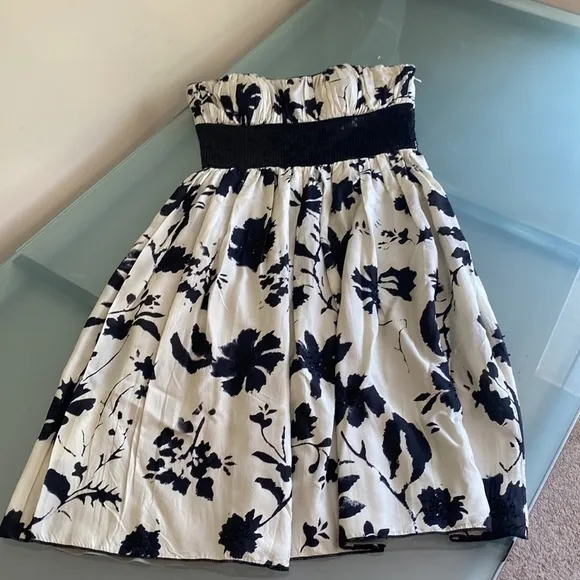 Like New SILK Beaded Dress Wedding Guest Dress by Lyndia Procanik  MSRP $398