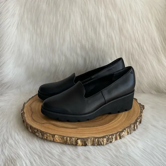 LIKE NEW Vionic Willa Wedge black leather loafers 12 WIDE