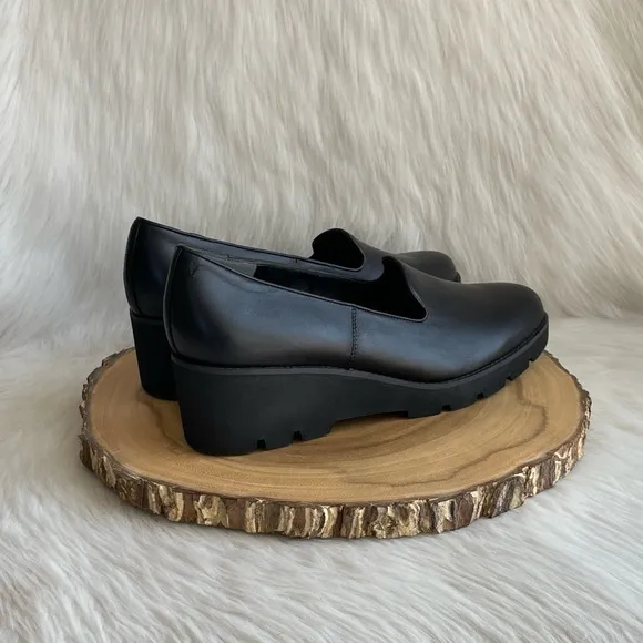 LIKE NEW Vionic Willa Wedge black leather loafers 12 WIDE