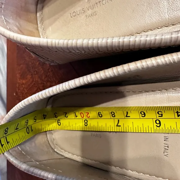 Louis Vuitton Epi Leather Loafers - Beige, Gold LV Hardware, Size 37,5 us 8