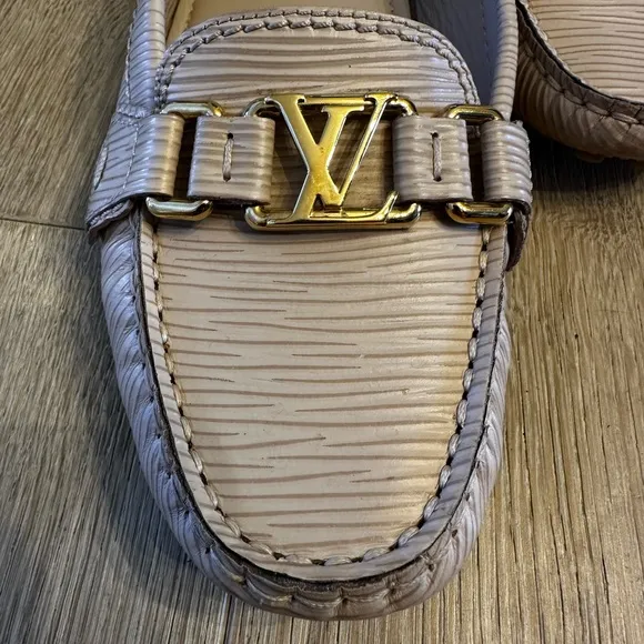 Louis Vuitton Epi Leather Loafers - Beige, Gold LV Hardware, Size 37,5 us 8