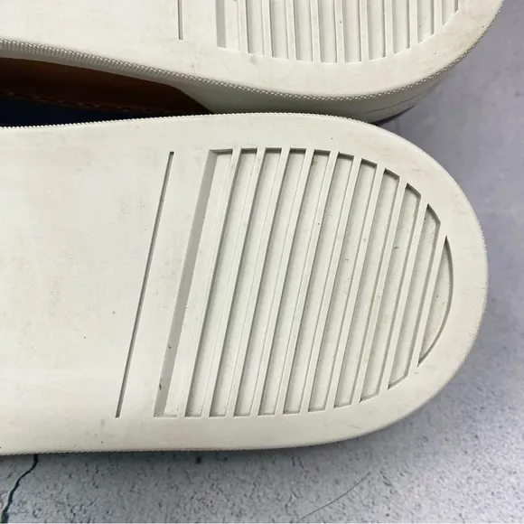 Magnanni Gray Loafers Sleek Slip-On Design.  Near Mint.  Size 10.5.