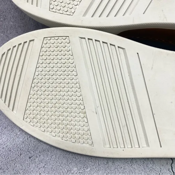 Magnanni Gray Loafers Sleek Slip-On Design.  Near Mint.  Size 10.5.