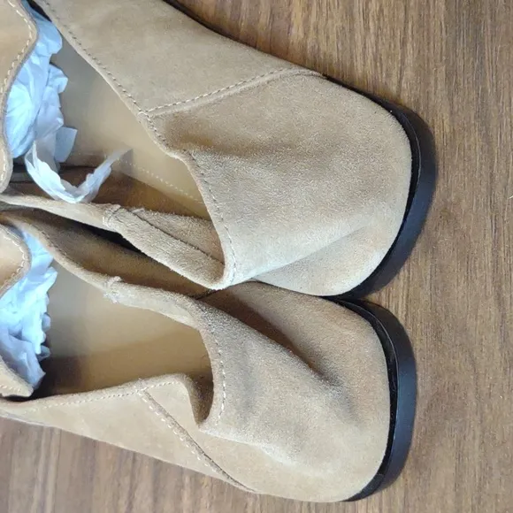 Mango sustainable leather loafers w/gold chain feature