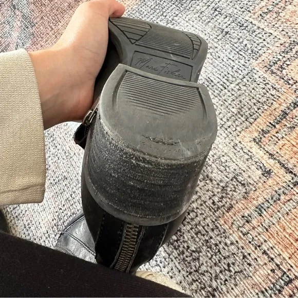Marc Fisher Black Quilted Boots sz 9
