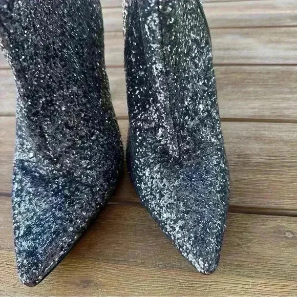 Marc Fisher Stolla Bootie Metallic Silver Sz 9 heel boot concert sequin glitter