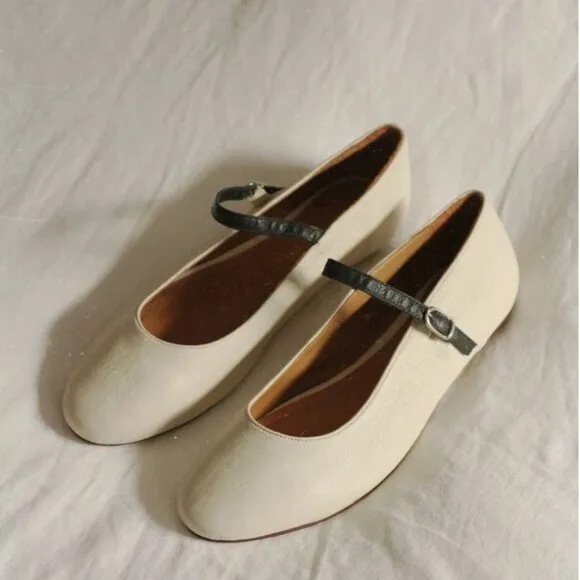 Mari Giudicelli Elisa off-white leather ballet flat size 38 like-new with box