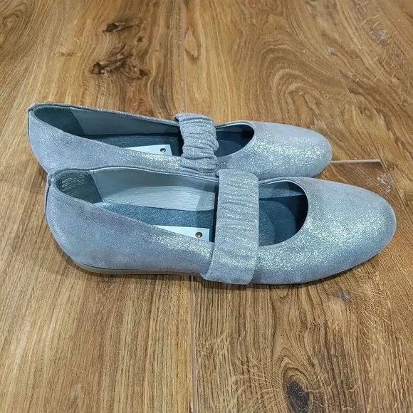 Matt Bernson Women Gray Sparkly Suede Ballet Flats Size 8.5 Ruched Elastic Strap