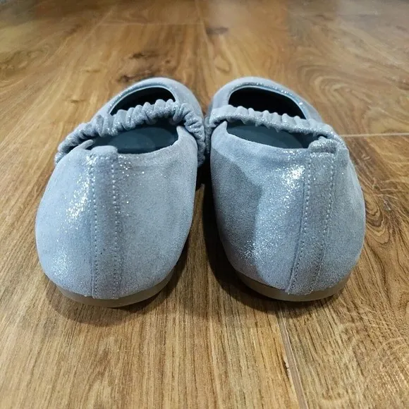 Matt Bernson Women Gray Sparkly Suede Ballet Flats Size 8.5 Ruched Elastic Strap