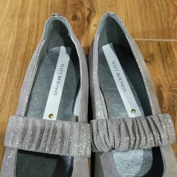 Matt Bernson Women Gray Sparkly Suede Ballet Flats Size 8.5 Ruched Elastic Strap