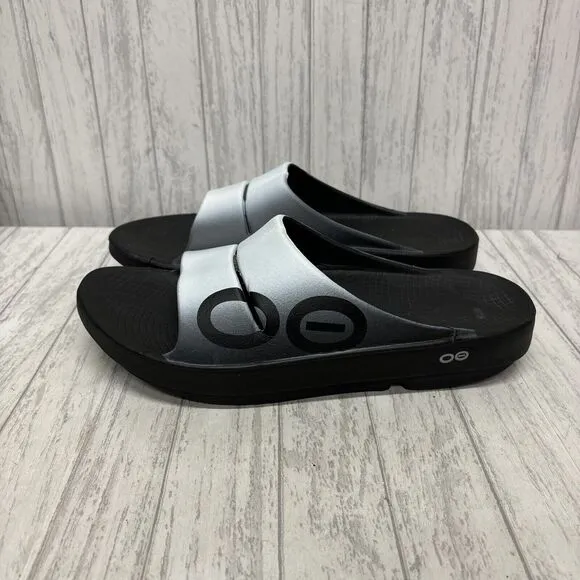 Mens Size 10 Womens Size 12 Oofos Slides White