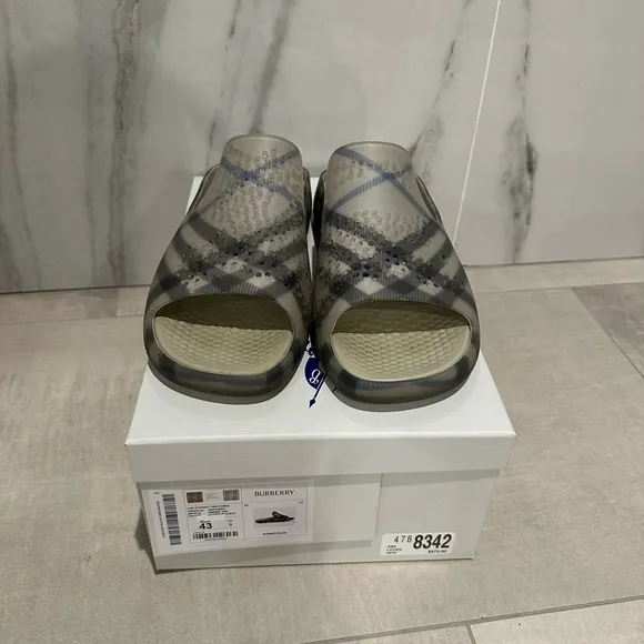 Men’s size 43 (us 10) Men's Stingray Check Rubber Slide Sandals