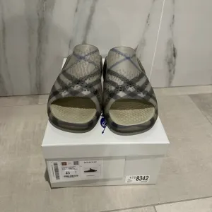 Men’s size 43 (us 10) Men's Stingray Check Rubber Slide Sandals