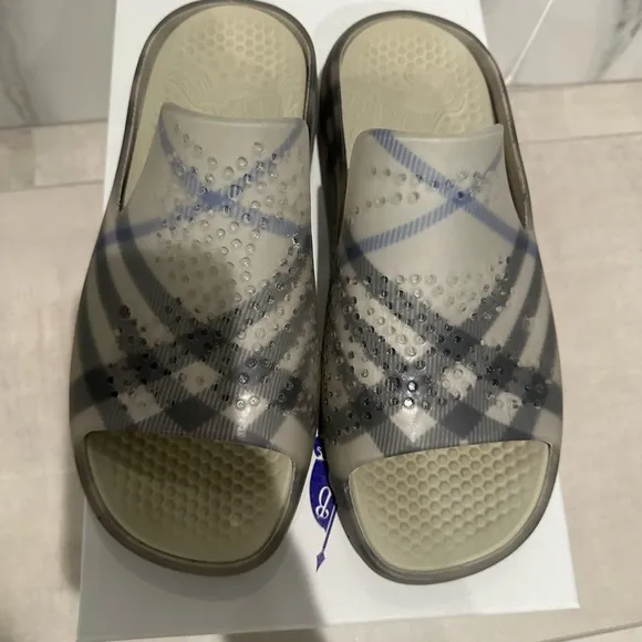 Men’s size 43 (us 10) Men's Stingray Check Rubber Slide Sandals