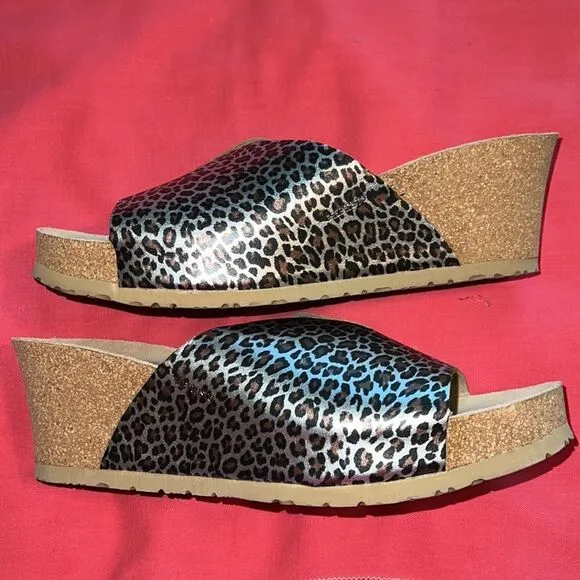 MEPHISTO leopard slides. Briefly worn inside. Size 41. US10. Cork sole