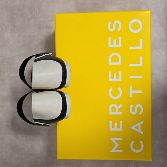 MERCEDES CASTILLO Amabel flats/loafers, size 5. Made in Brazil.